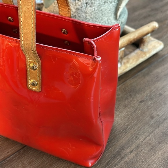Authentic** LOUIS VUITTON ** Red Monogram Vernis Reade Pm Bag - Picture 10 of 16